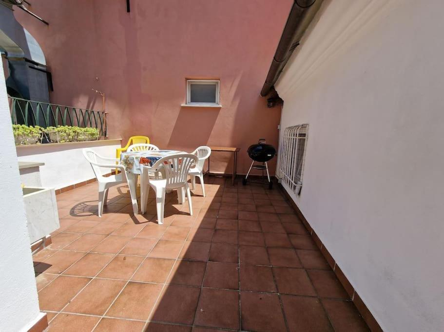 Silver Sands Finale Ligure - Traditional Apartment - 4 Beds & Terrace By The Beach Exterior foto